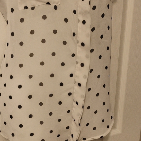 Elegant White Polka Dot Sleeveless Blouse - Picture 4 of 7